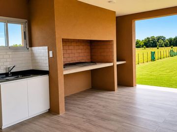 ALQUILER.Casa de 4ambientes con pileta en barrio cerrado