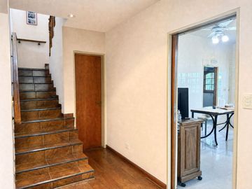 Casa 5 ambientes con garage, pileta y quincho