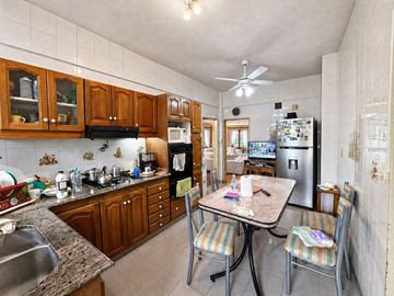 Casa 5 ambientes con garage, pileta y quincho
