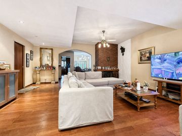 Casa 5 ambientes con garage, pileta y quincho