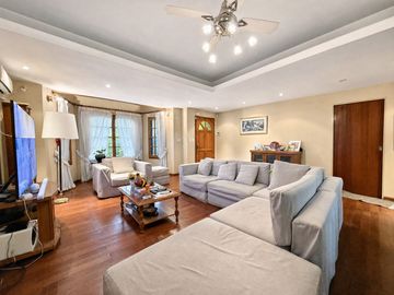 Casa 5 ambientes con garage, pileta y quincho