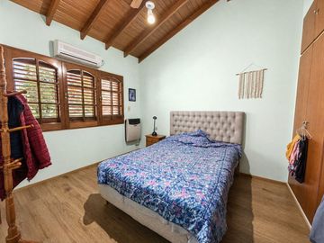Casa 5 ambientes con garage, pileta y quincho