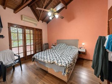 Casa 5 ambientes con garage, pileta y quincho
