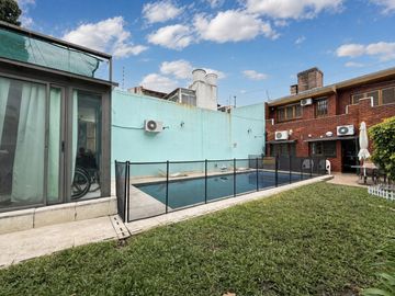 Casa 5 ambientes con garage, pileta y quincho