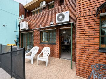 Casa 5 ambientes con garage, pileta y quincho