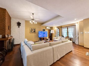 Casa 5 ambientes con garage, pileta y quincho