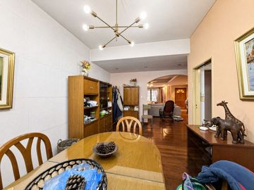 Casa 5 ambientes con garage, pileta y quincho