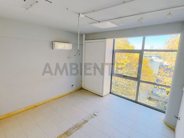 Piso de oficinas en alquiler en Palermo - 140m2 + 2 cocheras