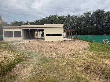 CASA DE CATEGORIA DE 5 AMBIENTES A ESTRENAR