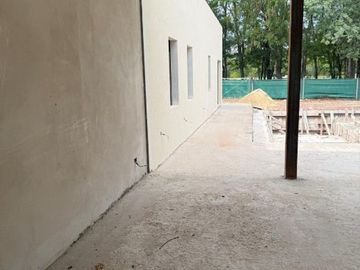 CASA DE CATEGORIA DE 5 AMBIENTES A ESTRENAR