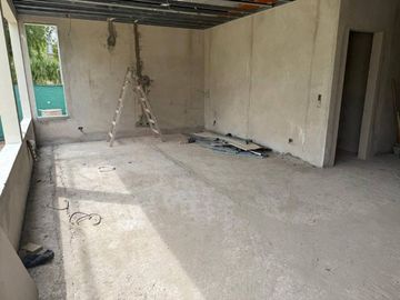 CASA DE CATEGORIA DE 5 AMBIENTES A ESTRENAR