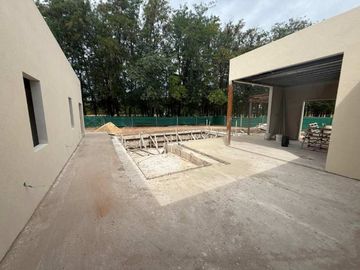 CASA DE CATEGORIA DE 5 AMBIENTES A ESTRENAR