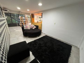 CASA DE 6 AMBIENTES EN EXCELENTES CONDICIONES - VILLA UDAONDO