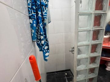 CASA DE 6 AMBIENTES EN EXCELENTES CONDICIONES - VILLA UDAONDO