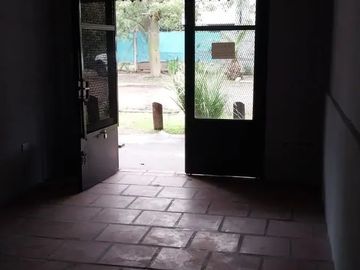 ALQUILER - LOCAL COMERCIAL DE 27 M2 - UBICACIÓN COMERCIAL