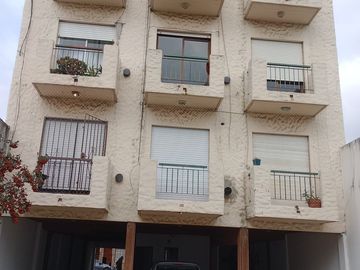 DEPARTAMENTO 2 AMB. CON COCHERA. SAN ISIDRO .