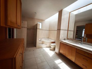 Hermosa Residencia grandes espacios jardines, terrazas, departamento