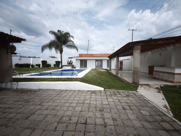 Hermosa Residencia grandes espacios jardines, terrazas, departamento
