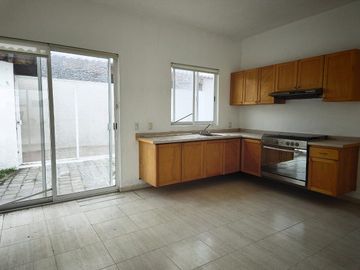 Hermosa Residencia grandes espacios jardines, terrazas, departamento