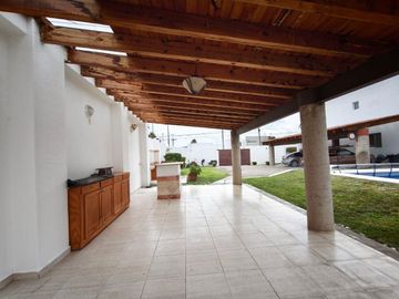 Hermosa Residencia grandes espacios jardines, terrazas, departamento