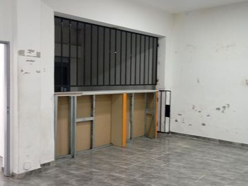 LOCAL COMERCIAL O PARA USO DE DEPOSITO - HAEDO SUR