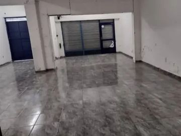 ALQUILER - AMPLIO LOCAL COMERCIAL SOBRE AVENIDA - 2 PLANTAS