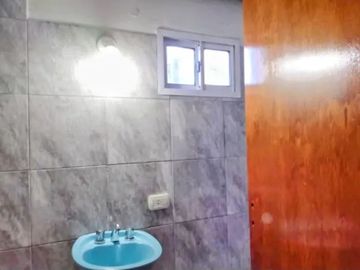ALQUILER - AMPLIO LOCAL COMERCIAL SOBRE AVENIDA - 2 PLANTAS