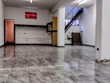 ALQUILER - AMPLIO LOCAL COMERCIAL SOBRE AVENIDA - 2 PLANTAS