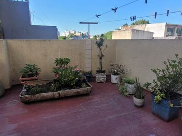 Venta PH 4 ambientes 1°piso por escalera al fondo