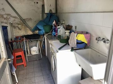 Gran casa de 5 ambientes, con patio y terraza c/parrilla