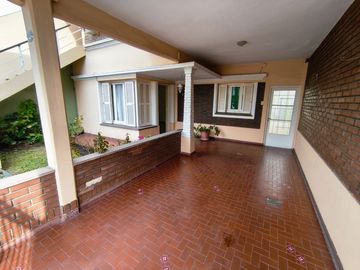 Casa APTO CREDITO con buena ubicacion y estado en Aldo Bonzi