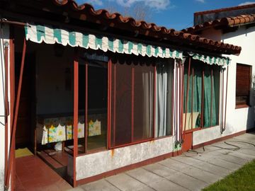 Casa de 3 Ambientes en Ciudad Jardín en excelente estado
