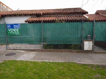 Casa de 3 Ambientes en Ciudad Jardín en excelente estado