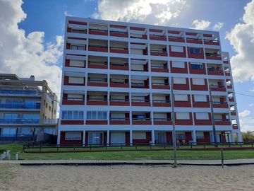 VILLA GESELL - EXCELENTE DEPARTAMENTO EN VENTA - ACEPTA PERMUTA -
