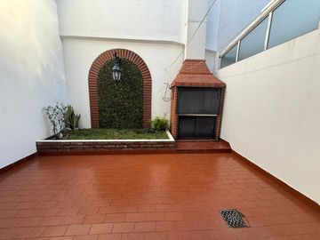 DUPLEX 4 AMBIENTES , ESPACIO GUARDACOCHE Y PATIO ,MEDIA CUADRA DE EMILIO CASTRO