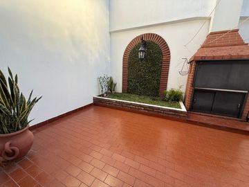 DUPLEX 4 AMBIENTES , ESPACIO GUARDACOCHE Y PATIO ,MEDIA CUADRA DE EMILIO CASTRO