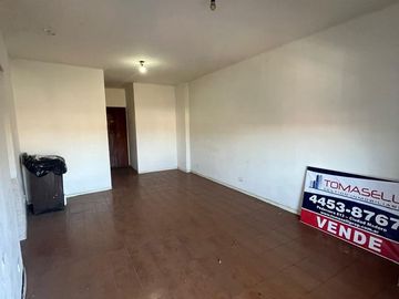 VENTA - DEPARTAMENTO 3 AMBIENTES - AL FRENTE CON BALCON