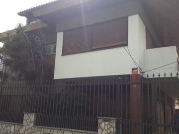 Exc Casa de Categoria 7 amb, 2 piscinas, quincho, gge, 1.000m2