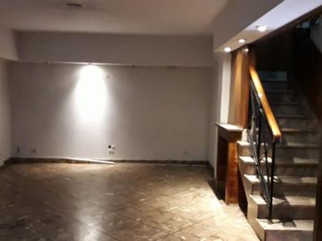 Exc Casa de Categoria 7 amb, 2 piscinas, quincho, gge, 1.000m2