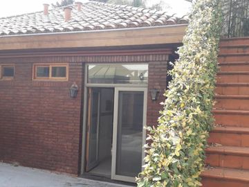 Exc Casa de Categoria 7 amb, 2 piscinas, quincho, gge, 1.000m2
