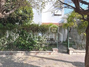 VENTA CHALET PH DE ESTILO 6 AMBIENTES EN HAEDO.