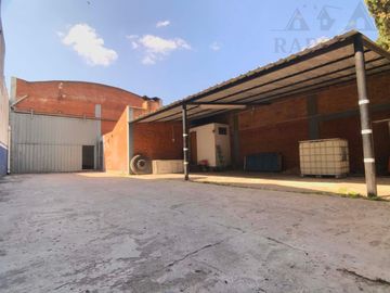 Galpón/ Depósito a 50 metros de Erezcano  - Calzada