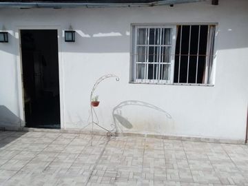 TIPO CASA 3 AMBIENTES SIN EXPENSAS EN PRIMER PISO CON GRAN PATIO IMPECABLE