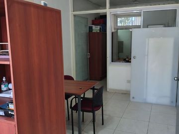 Deposito con oficinas y local en alquiler