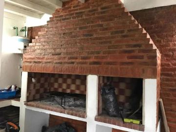CASA DE 5 AMBIENTES EN VENTA - VILLA UDAONDO