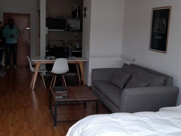 CABALLITOS AMPLIO DEPTO UN AMBIENTE CON BALCON ATERRAZADO