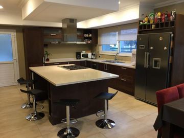 Hermoso Chalet de 420m2 cubiertos en Country Saint Thomas - Canning