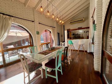 HERMOSO CHALET DE 7 AMB EN COUNTRY EL PARAISO