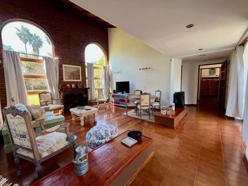 HERMOSO CHALET DE 7 AMB EN COUNTRY EL PARAISO