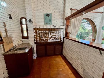 HERMOSO CHALET DE 7 AMB EN COUNTRY EL PARAISO